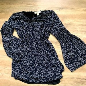 MICHAEL MICHEAL KORS BLACK WITH STARS BLOUSE TUNIC WITH FLOUNCE SLEEVES SIZE XS